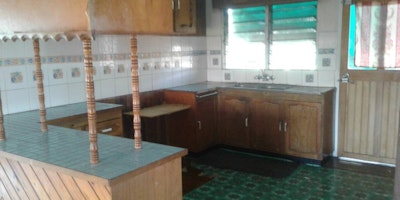 3 Bedrooms Top flat for rent